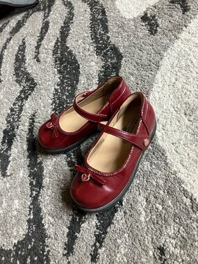 Kong Girls Burgundy Mary Jane Dress Shoes with Heart Accent